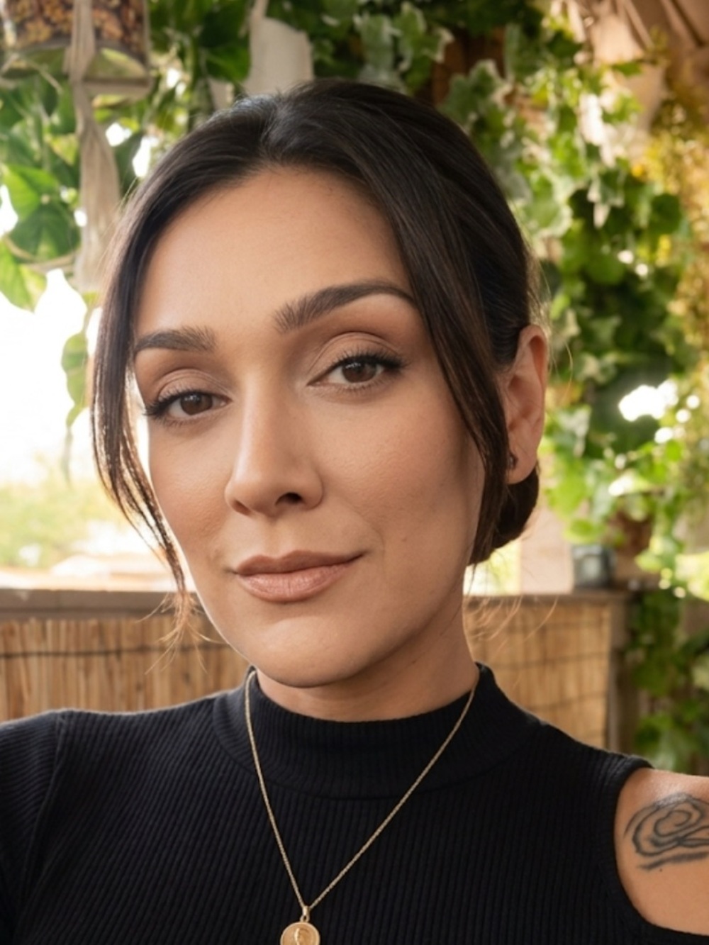 Meet your Posher, Isis